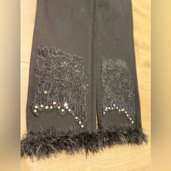 Frank Lyman Montreal black jeans w beading & embroidery at hem and with fringe - Picture 4 of 10